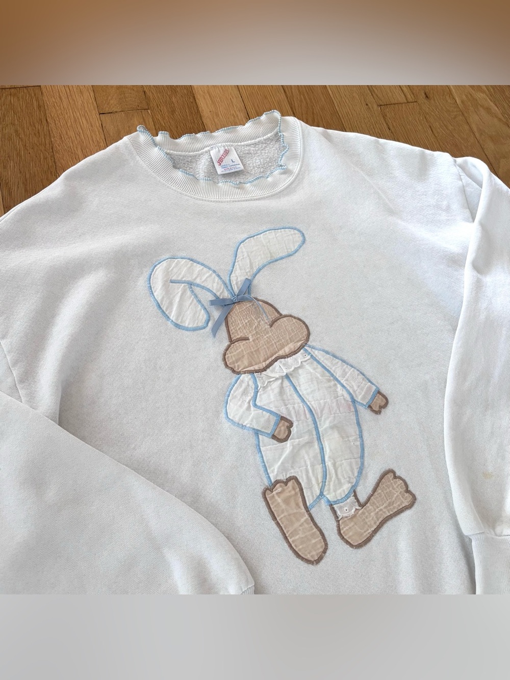 Vintage 90s Jerzees Bunny Sweatshirt Womens L Lettuce Edge Trim Applique USA